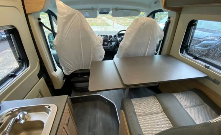 V669SE – 4-persoons Autotrail campervan uit 2024