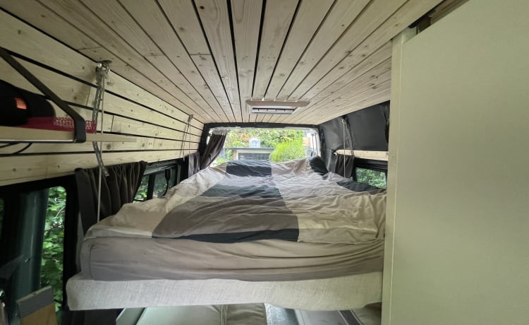 Splendidamente spazioso 2-4 persone Bus camper Sprinter 2015