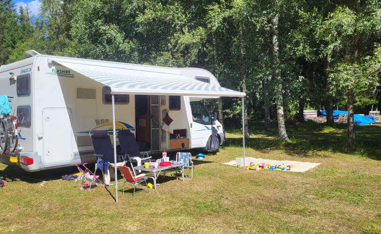 Geräumiger und komfortabler Familiencamper. 6p Chausson Alkoven von 2008