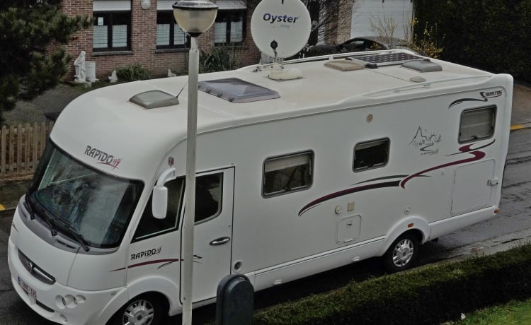 LUXURY camper with large space layout