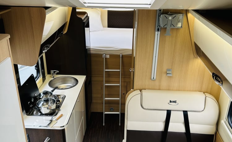 Queen Louise 2 – Nieuwe luxe 6-persoons alkoofcamper