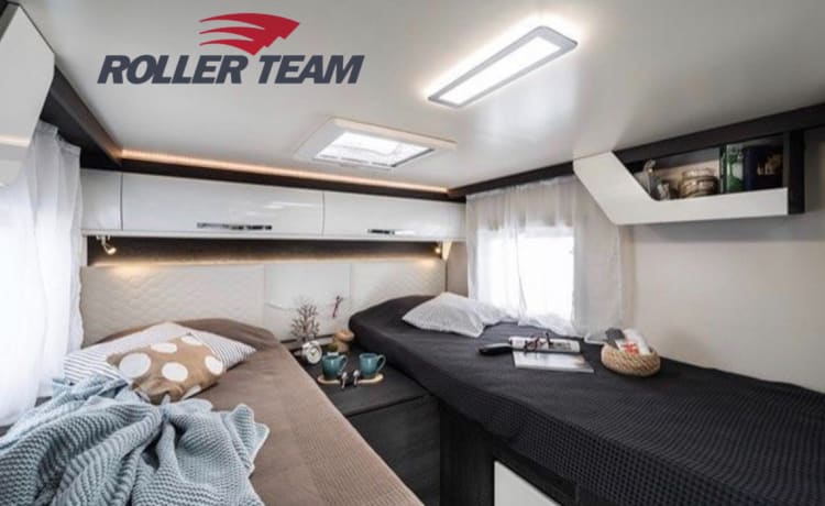 Roller Motorhome Hire 685 – Roller Team 685 5 Sleeper / 5 Belts