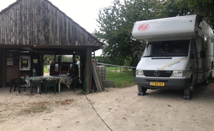 Happy Camper – Luxuriöser autarker Familiencamper (inkl. Versicherung)