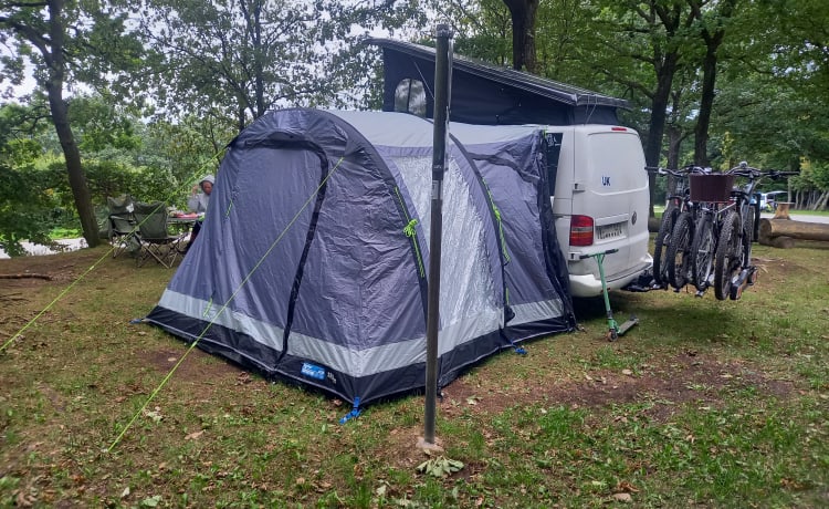 Trev – Camping-car VW - jusqu'à 5 places