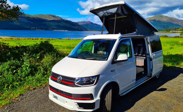 Wallace – VW T6 Camper mit 4 Schlafplätzen in Derbyshire