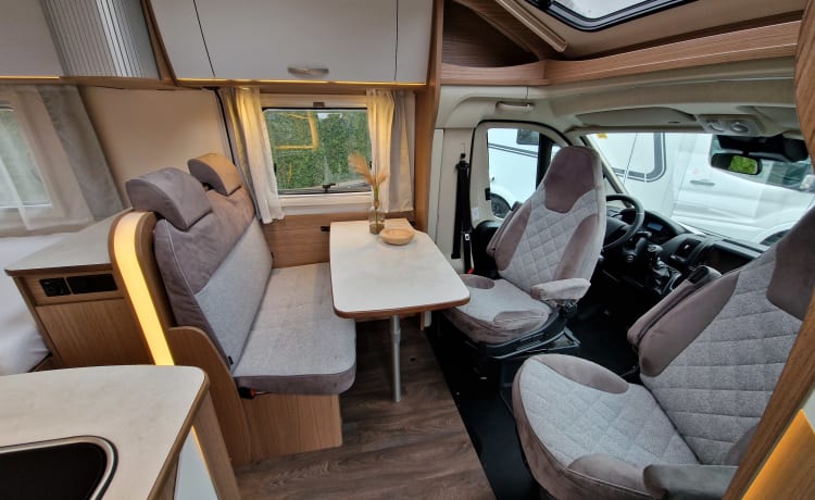 Carado T135 (1) - Compact and luxurious 2 person camper