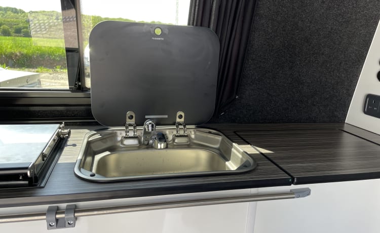 Bertie – 4 berth Volkswagen bus from 2015