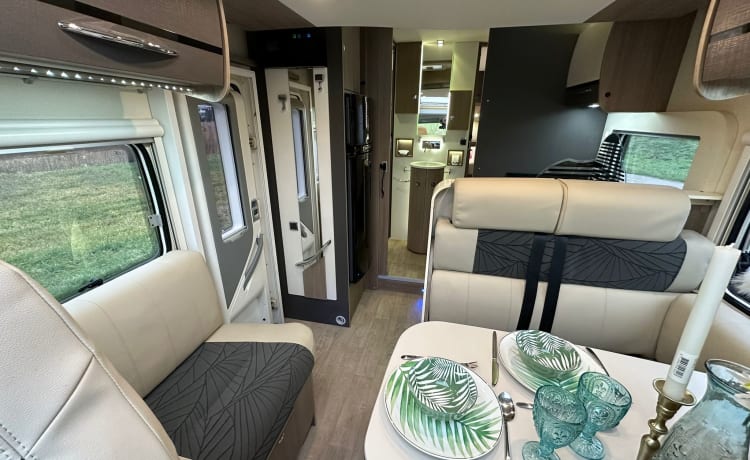 CHAUSSON TITANIUM 728EB SPECIAL EDITION | Luxe op Wielen