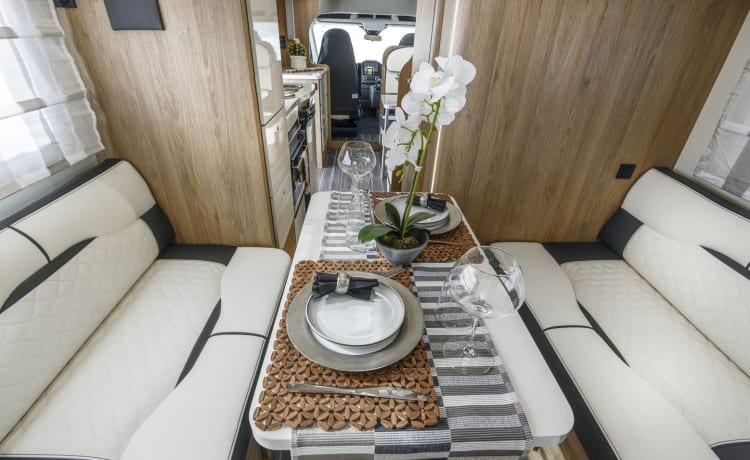 LUX 6 berth & 5 seatbelts – WiFi ✅, Téléviseurs ✅, Animaux ✅, Auvent, ✅ Vélos ✅ Voyages dans l'UE ✅