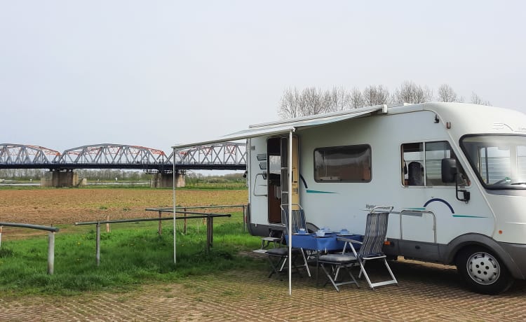 El Carasol – L'Hymer B544 da 6 persone ama incontrare i viaggiatori che vogliono godersi la pace e la tranquillità