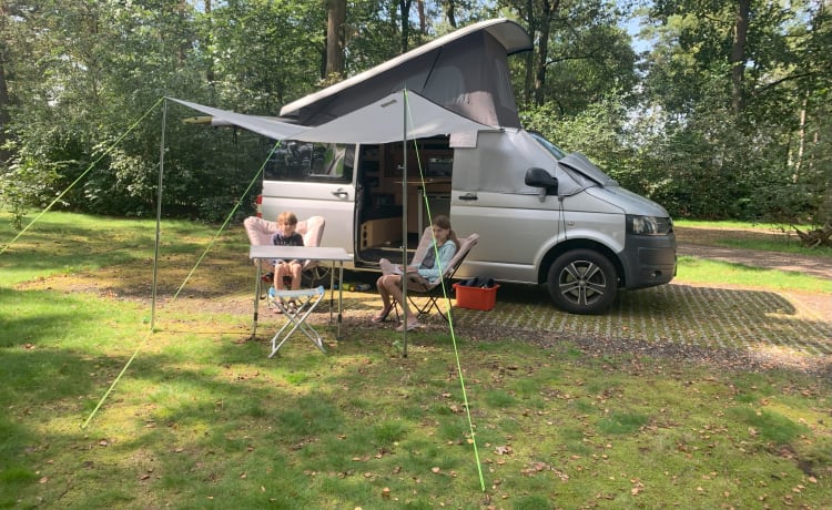 Saampjes – 4/5 Person Volkswagen T5 from 2012