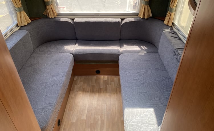 Bessie – Flagship Bessacarr 6 Berth Motorhome with 2 Awnings & Added Extras