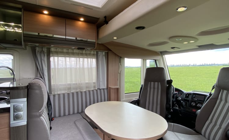 Knaus – Luxury KNAUSS, self-sufficient, length beds, 2x air conditioning, solar, XXL garage. 