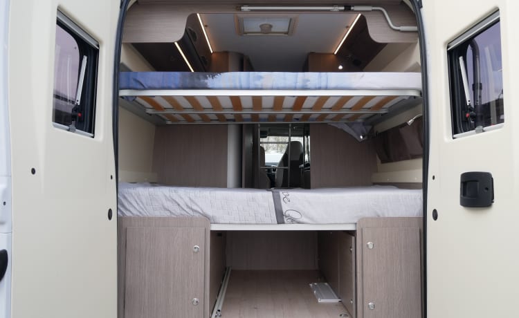 Chausson 5, buscamper 6 meter met Stapelbed