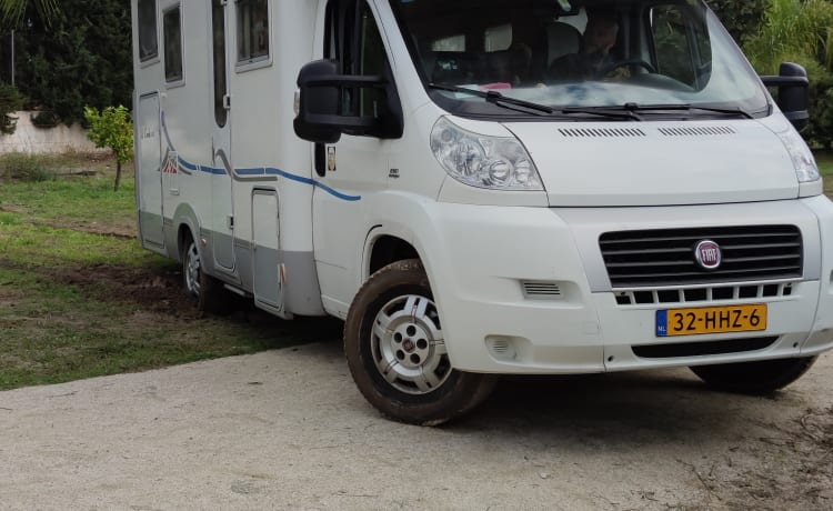 Adriaatje – 6p Adria alcove camper from 2008 The ideal family camper