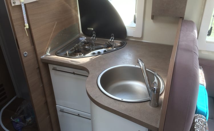 MOBI – Beautiful, spacious, affordable 2 person motorhome in perfect condition