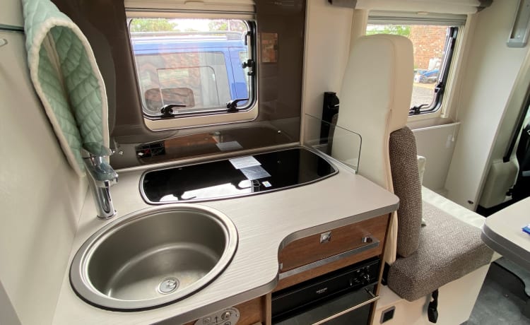 Camilla Camper – Fiat Dethleffs Luxury Motorhome 4 berth 