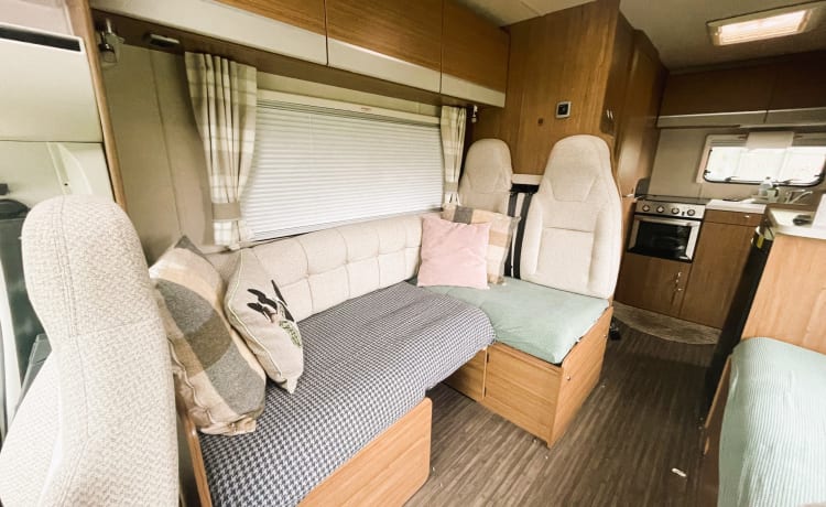 Autotrail Tribute con 4 posti letto, camper di lusso che accetta cani - Northants/Beds 