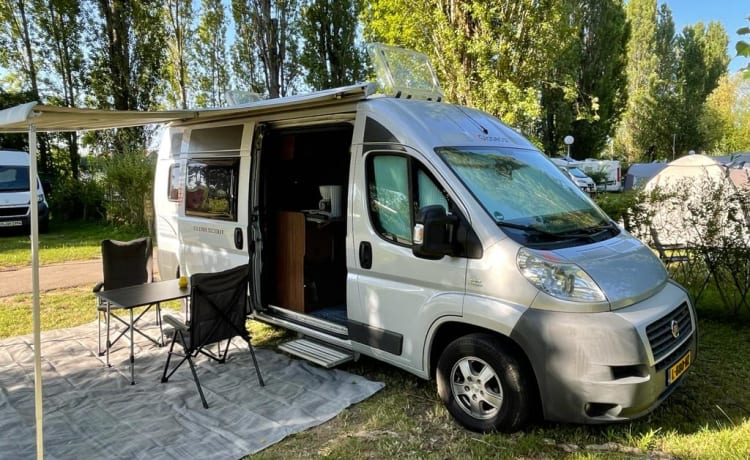 Comodo e robusto bus camper Pössl, completamente attrezzato!