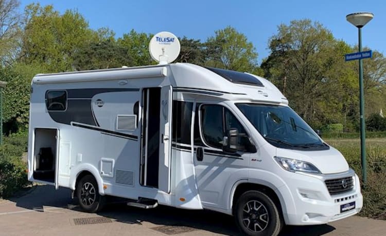 Carado T337 (2) - Ruime en luxe 2 persoons camper