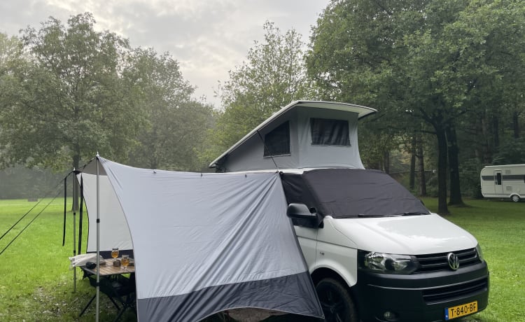 Mammoet – 4p Volkswagen campervan uit 2014