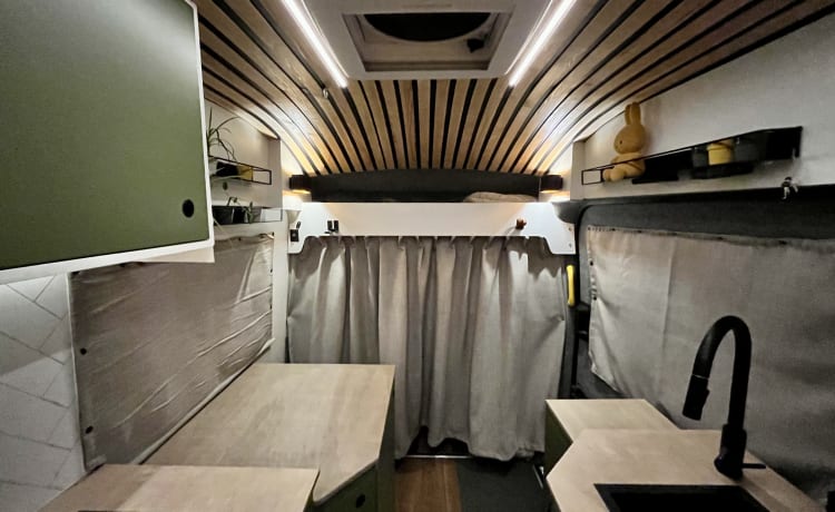 Henry – Beautiful, homely camper. Perfect for the adventurer and digital nomad!