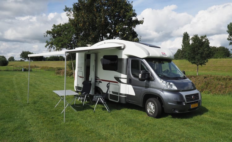 Beau camping-car compact mais spacieux ADRIA Matrix 590SG