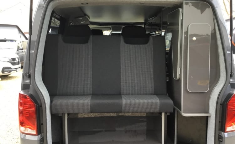 Bessie – Uitstekende 4 Berth 2021 VW T6.1 Campervan (Auto)