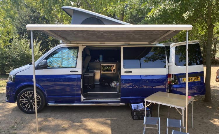 Colin – 4 berth Volkswagen campervan from 2014