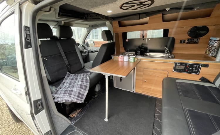 Earle – EARLE - VW T5 Campervan (4 berth)