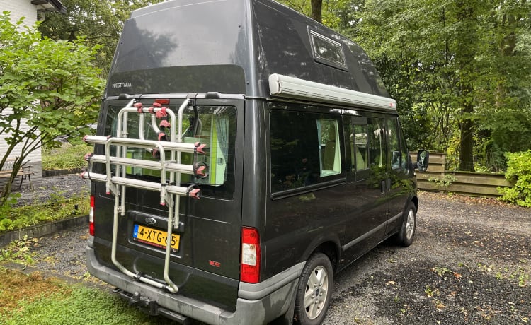 Schöner Ford Transit Nugget mit Hochdach, viel Platz in einem kompakten Bus!