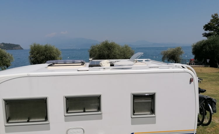 Plezier is een must – Camper with all possible luxury for your convenience and relaxation