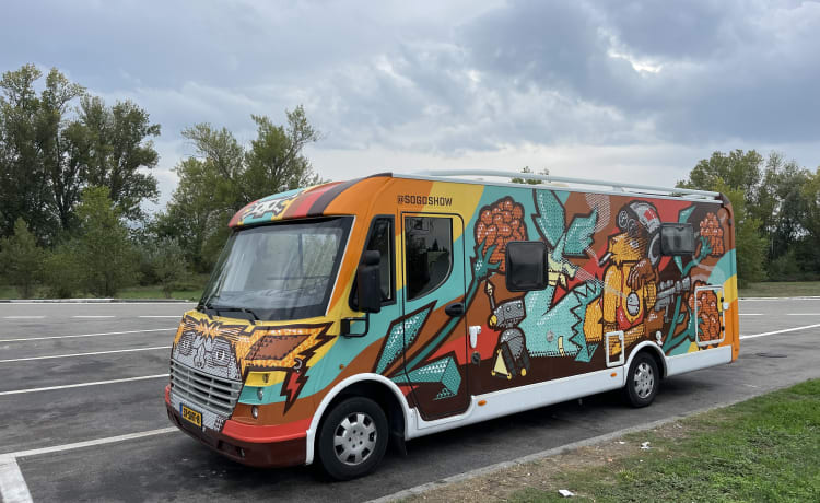 Camper by sogoshow – Street-art gespoten 4p Dethleffs integrated uit 2011