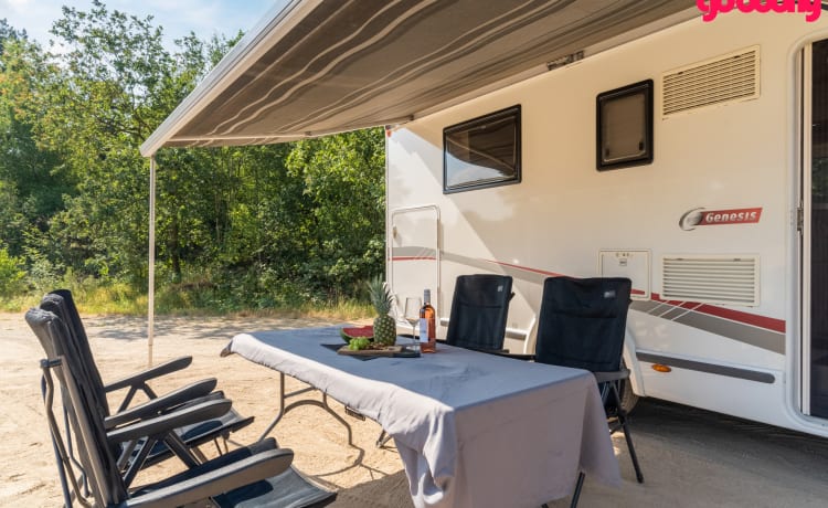 Challenger! – Camper spazioso, moderno e lussuoso con 4 posti letto fissi - garage XL