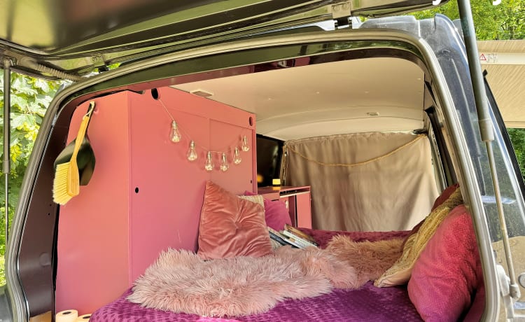 DE WILDE DROMER – THE WILD DREAMER - VW Transporter converted