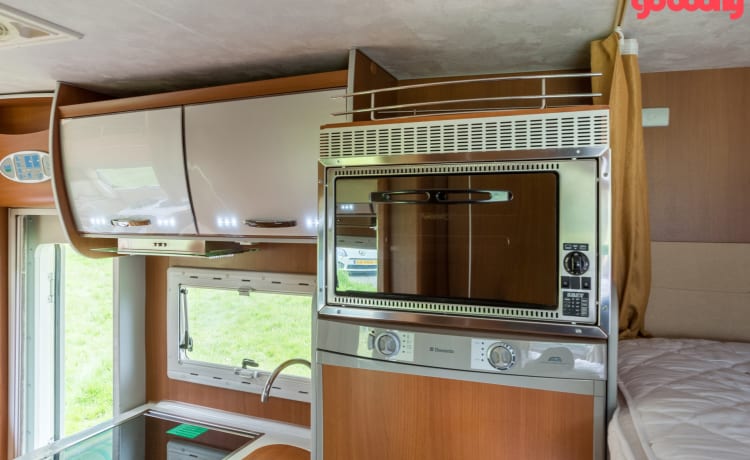 Geweldige en luxe 4-6 pers camper (AIRCO, stapelbed en oven)