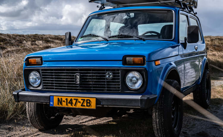 Pjotr – Lada Niva 4x4 mit Dachzelt