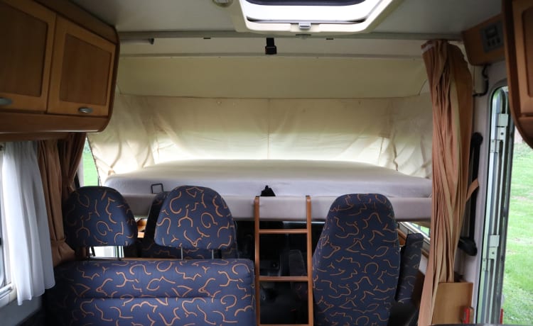 Hymer fiat 230  – 6 pers Hymer integrated uit 2000