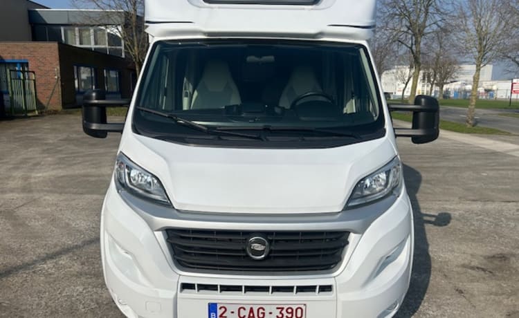 Familie camper – 4p Fiat semi-integrated uit 2019