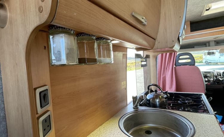 2012 Citroën Relay 2 Camper uitgerust met douche en toilet aan boord