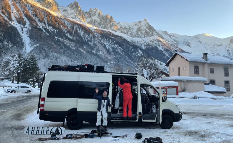 Mercedes-Benz Sprinter Adventure Camper 4 personen