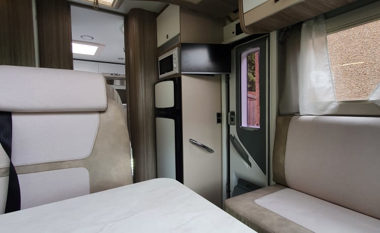 Lusso 4 posti letto Benimar Tessoro 463 (2020)