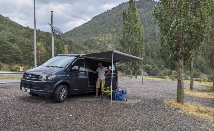 VW-camper met 4 slaapplaatsen