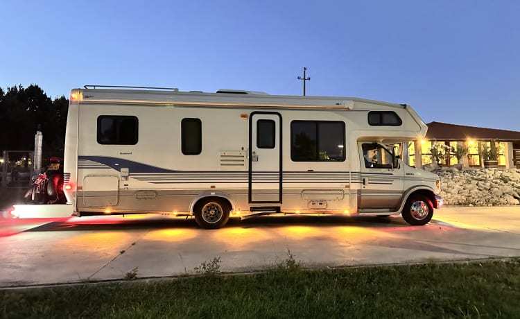 Amerikaanse camper – Ford E350 turbodiesel V8 da 7,3 litri per 6 persone con piattaforma motore