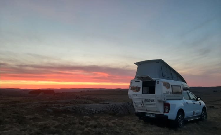 BLOOM – the mini "camping car" 4x4 - 4 seasons goes everywhere