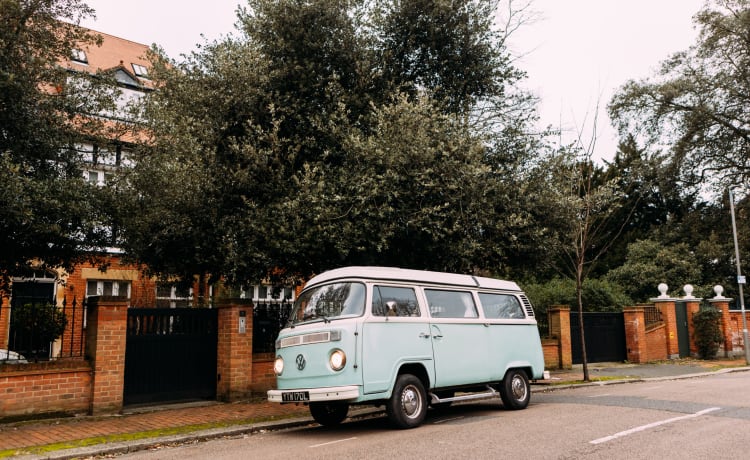 Maeve – Een AUTHENTIEKE klassieke VW-camper uit 1973