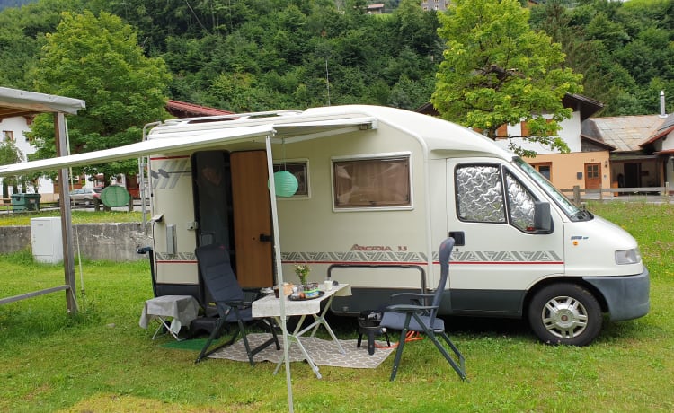 Super neat camper for 2 people