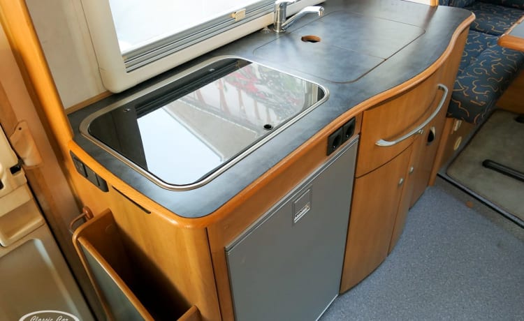 Hymer vast bed – Luxe intregaal Hymer B574