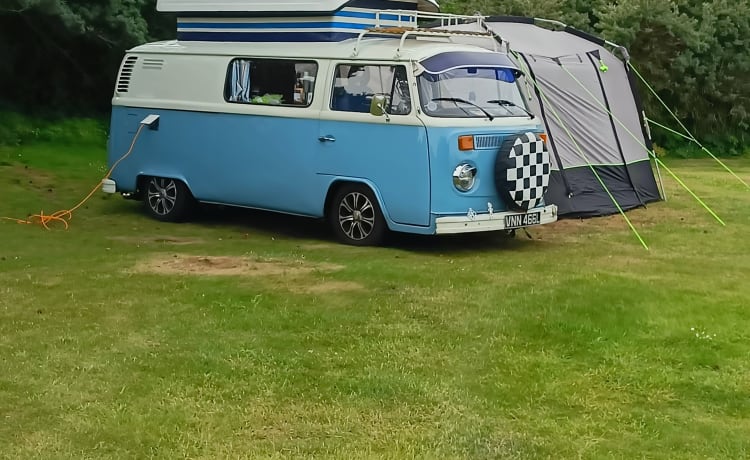 Roddy  – R - Volkswagen bus met 2 slaapplaatsen uit 1972 - Early Pick Up/Late Drop Off