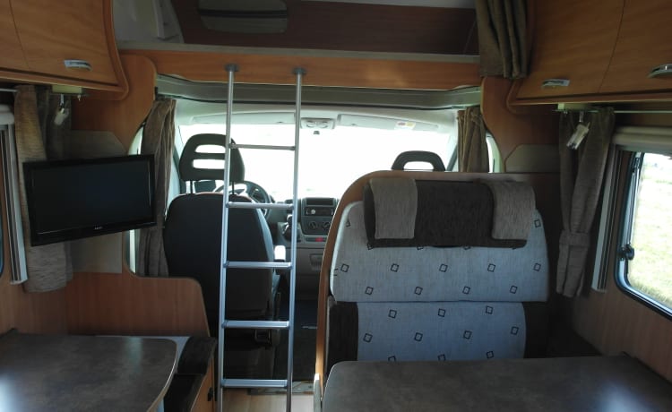 Schöner Familiencamper Chausson Flash 15